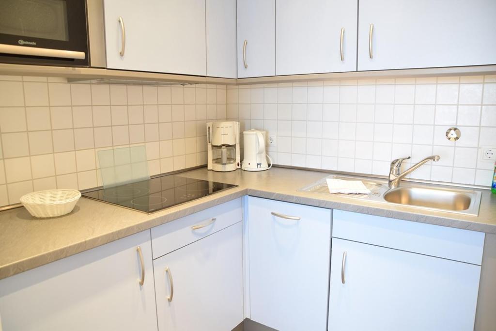 Schönes Neues Hochwertig Renoviertes 2-zimmer In Der 4. Etage.